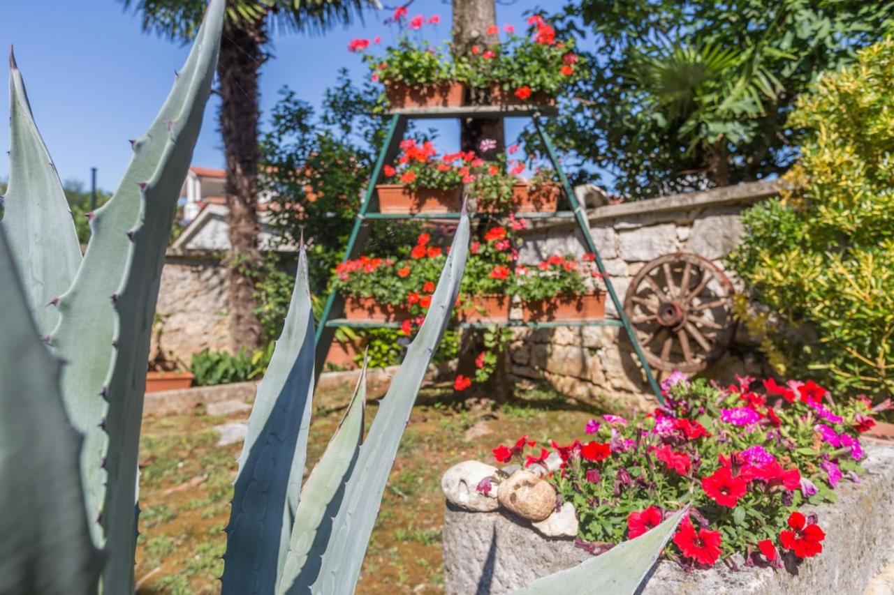 Anamarija Apartments Near The Beach And The Fantastic Adria Sea With Over 10 Small Islands Close By Funtana Bagian luar foto