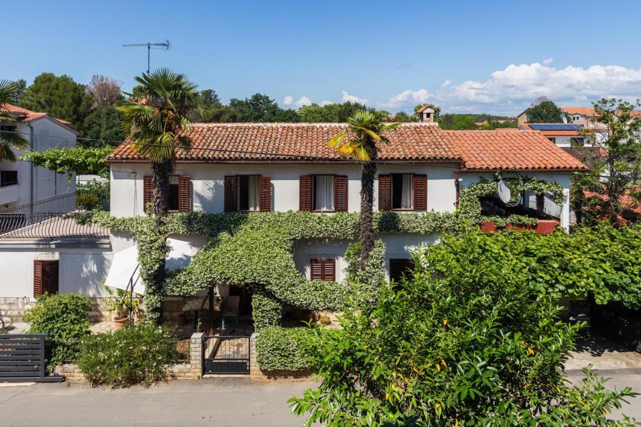 Anamarija Apartments Near The Beach And The Fantastic Adria Sea With Over 10 Small Islands Close By Funtana Bagian luar foto