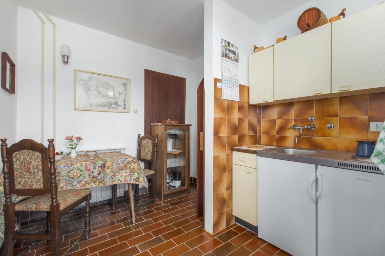 Anamarija Apartments Near The Beach And The Fantastic Adria Sea With Over 10 Small Islands Close By Funtana Bagian luar foto