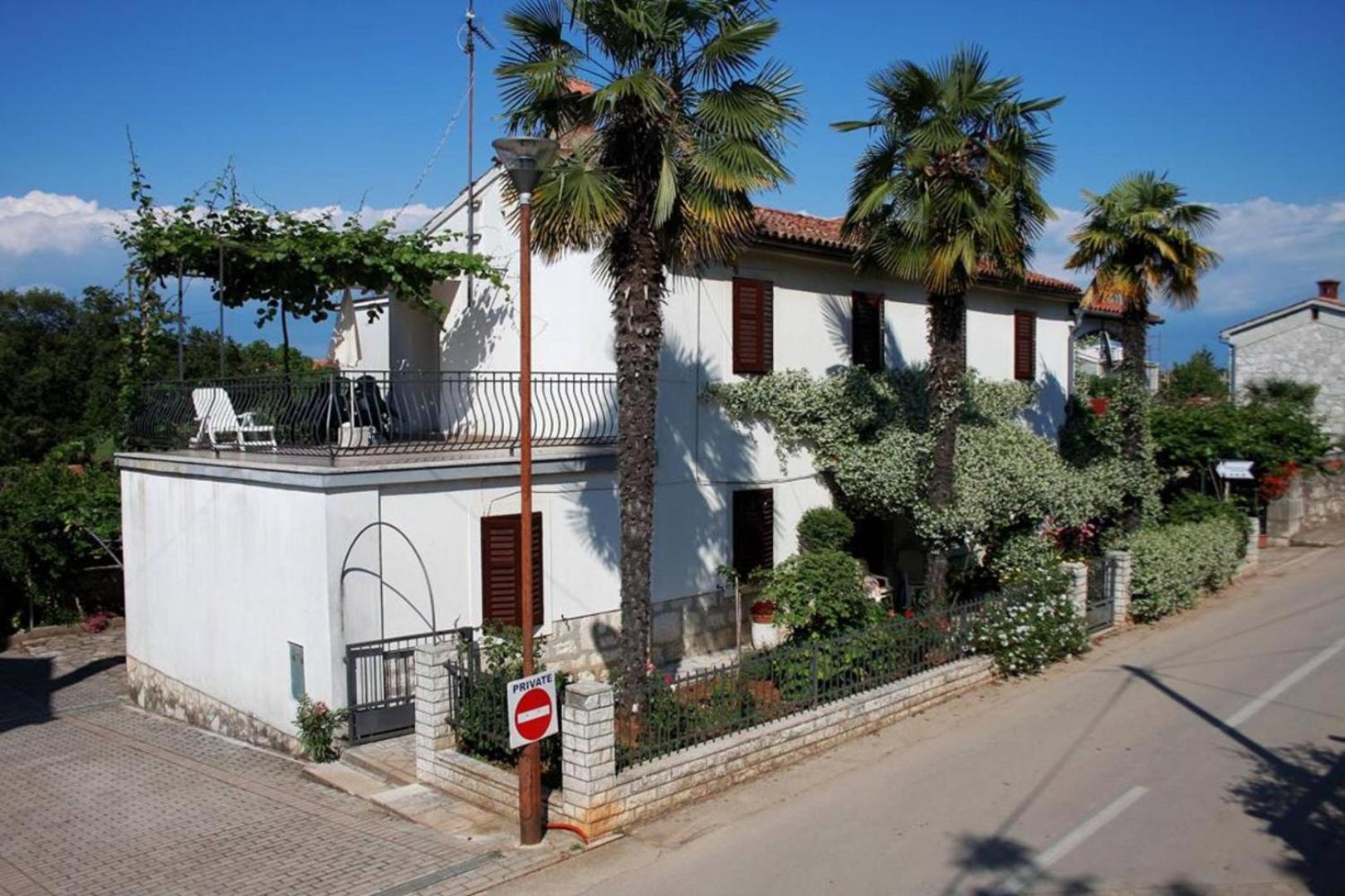 Anamarija Apartments Near The Beach And The Fantastic Adria Sea With Over 10 Small Islands Close By Funtana Bagian luar foto