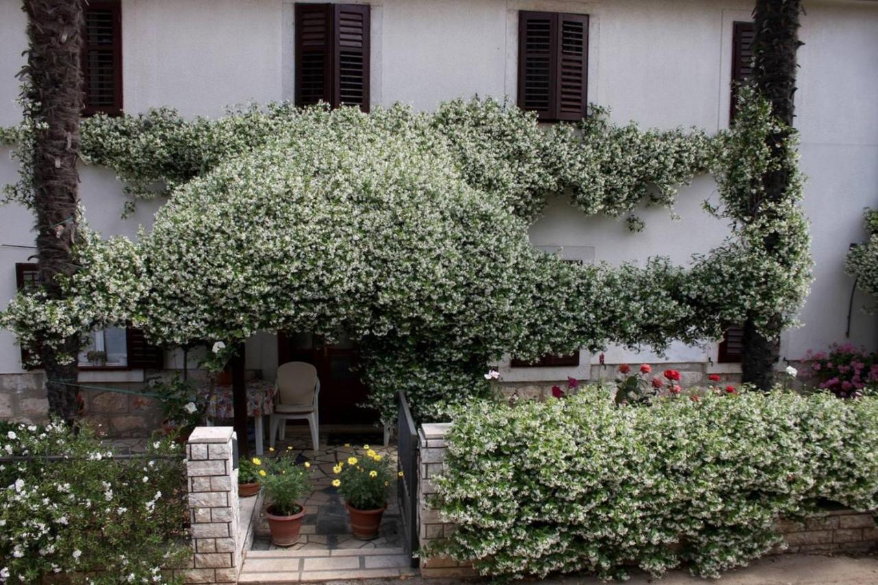 Anamarija Apartments Near The Beach And The Fantastic Adria Sea With Over 10 Small Islands Close By Funtana Bagian luar foto