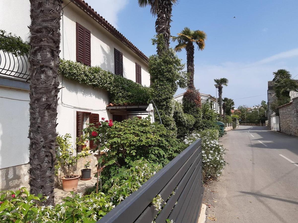 Anamarija Apartments Near The Beach And The Fantastic Adria Sea With Over 10 Small Islands Close By Funtana Bagian luar foto