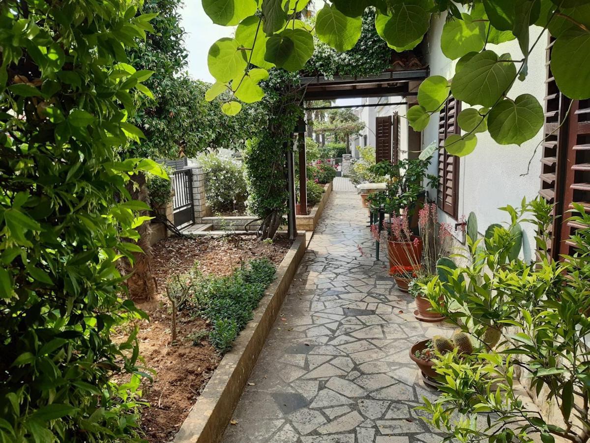 Anamarija Apartments Near The Beach And The Fantastic Adria Sea With Over 10 Small Islands Close By Funtana Bagian luar foto